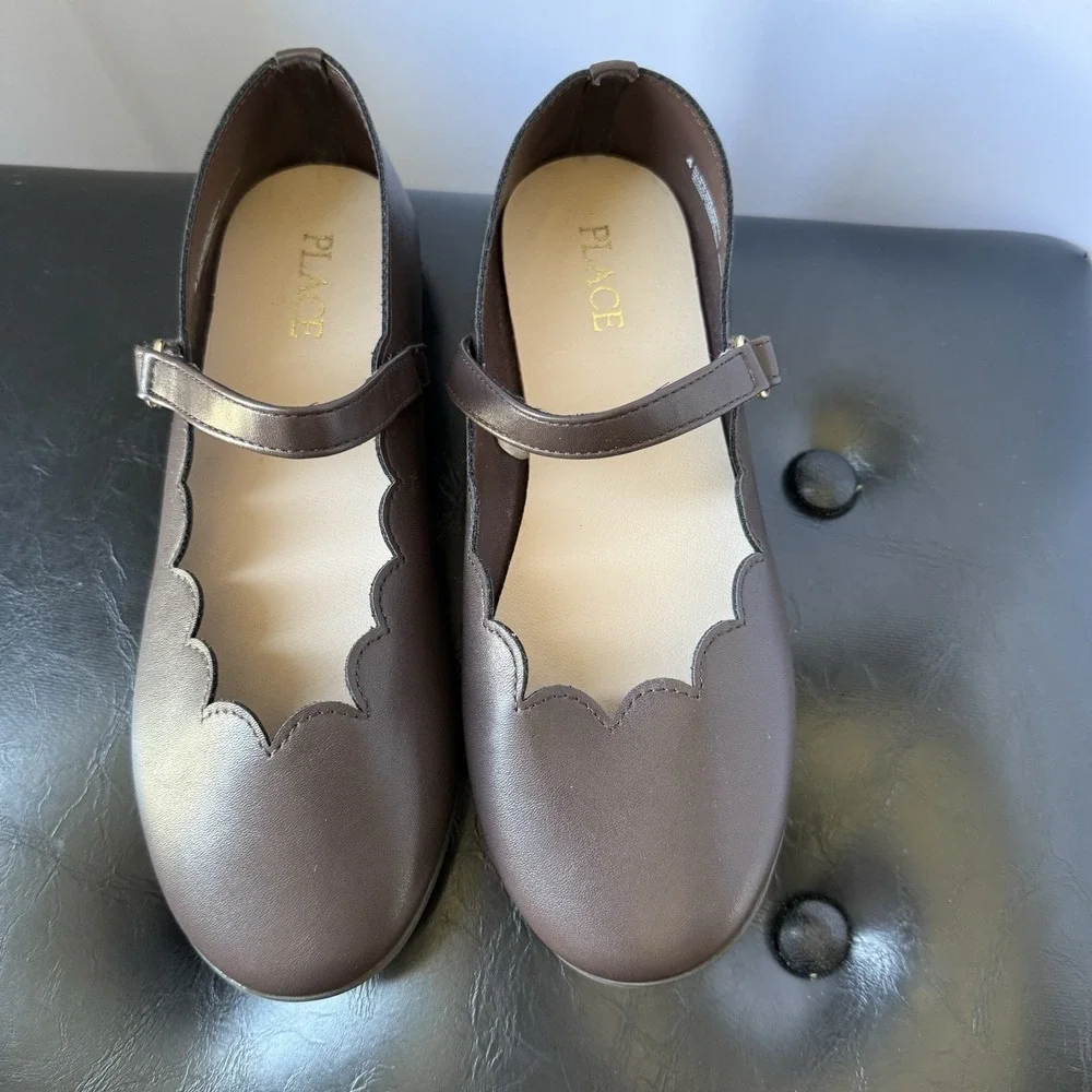 Childrens Place Brown Mary‎ Jane Scalloped Shoes Size 4 Light Weight. Used